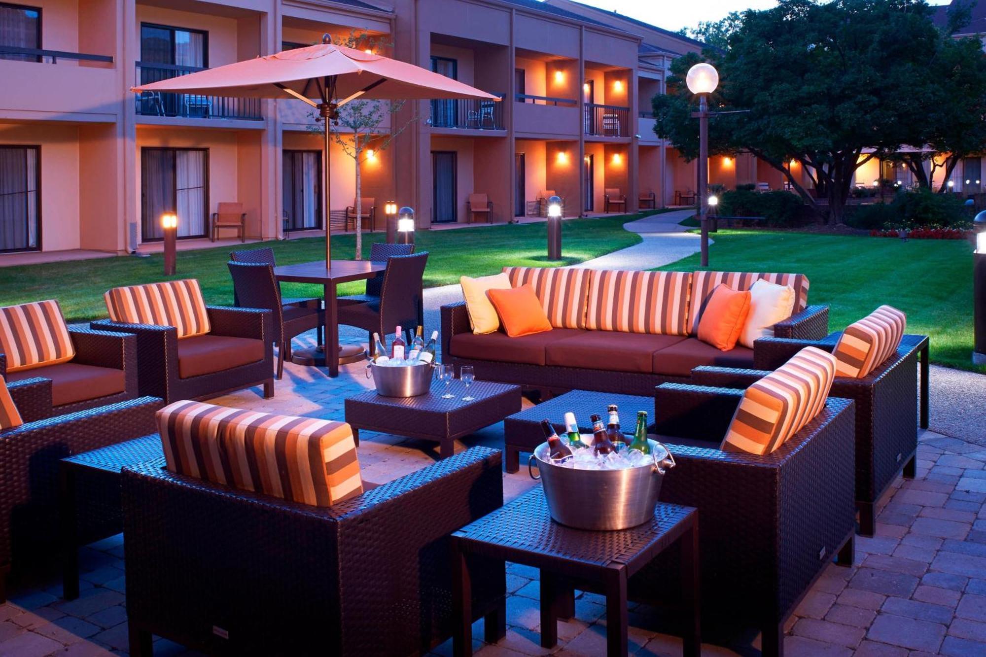 Courtyard Chicago Arlington Heights/South Hotel Buitenkant foto