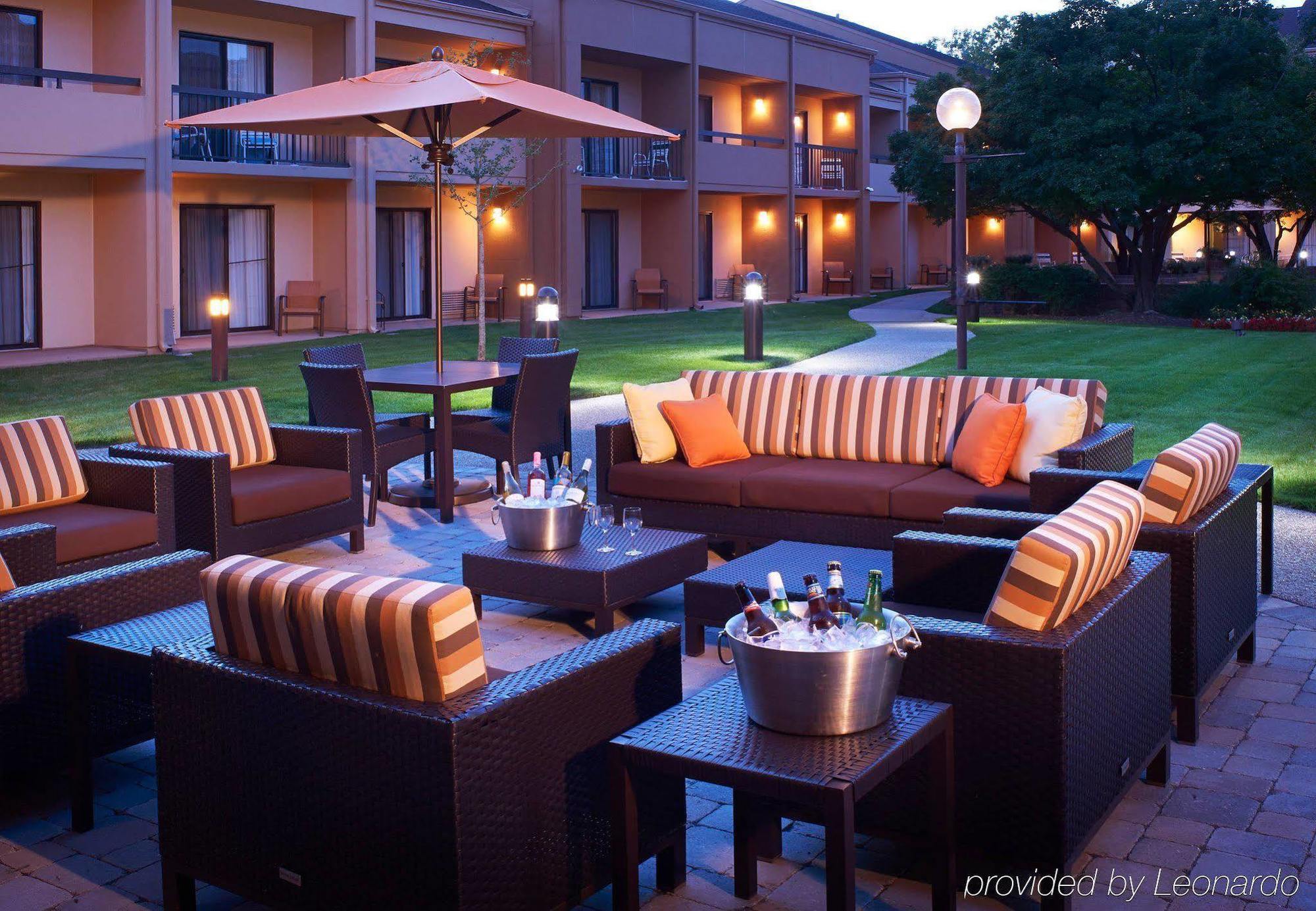 Courtyard Chicago Arlington Heights/South Hotel Buitenkant foto
